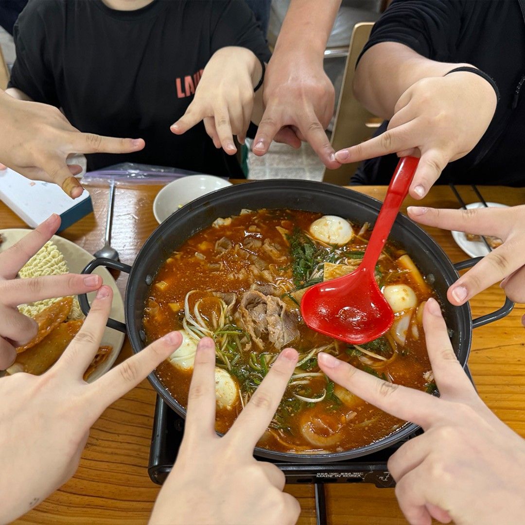 이번 주말에 서포터즈 이룸 봉사단 분들과
함께 봉사 활동을 다녀왔어요🖐